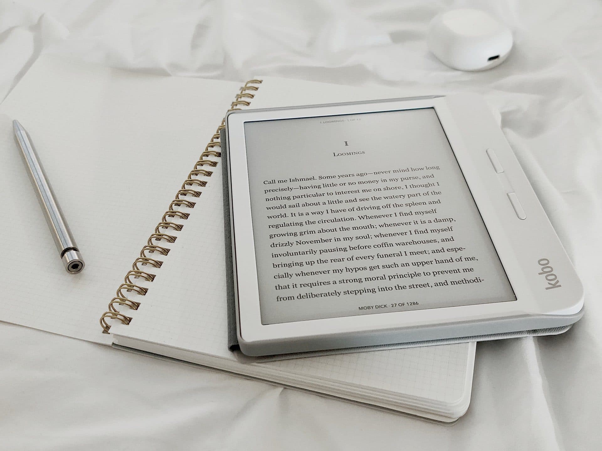 Ebook on Kobo eReader - Photo by Spencer on Unsplash