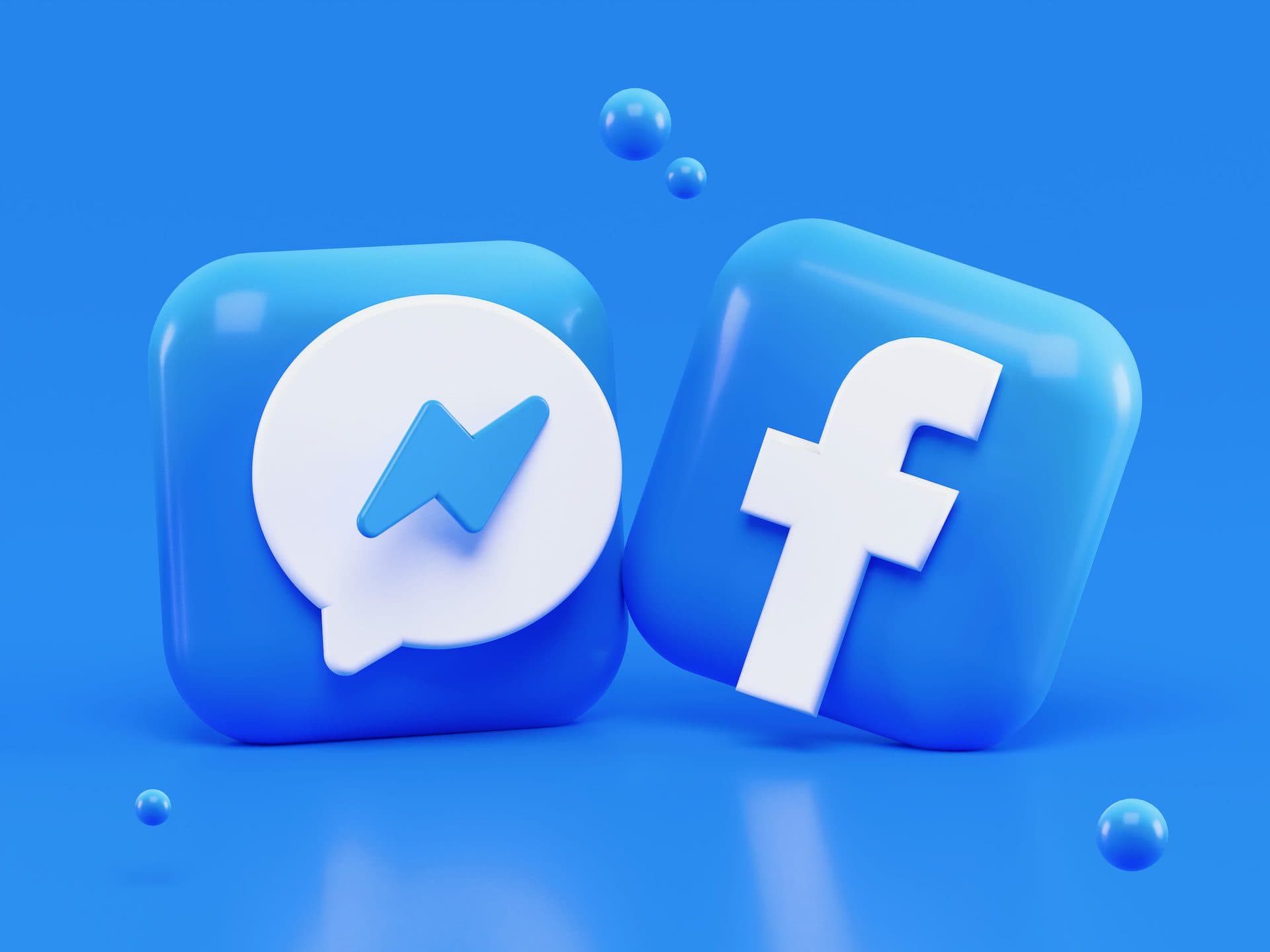 Facebook - Social media strategies for writers - Photo by Alexander Shatov on Unsplash