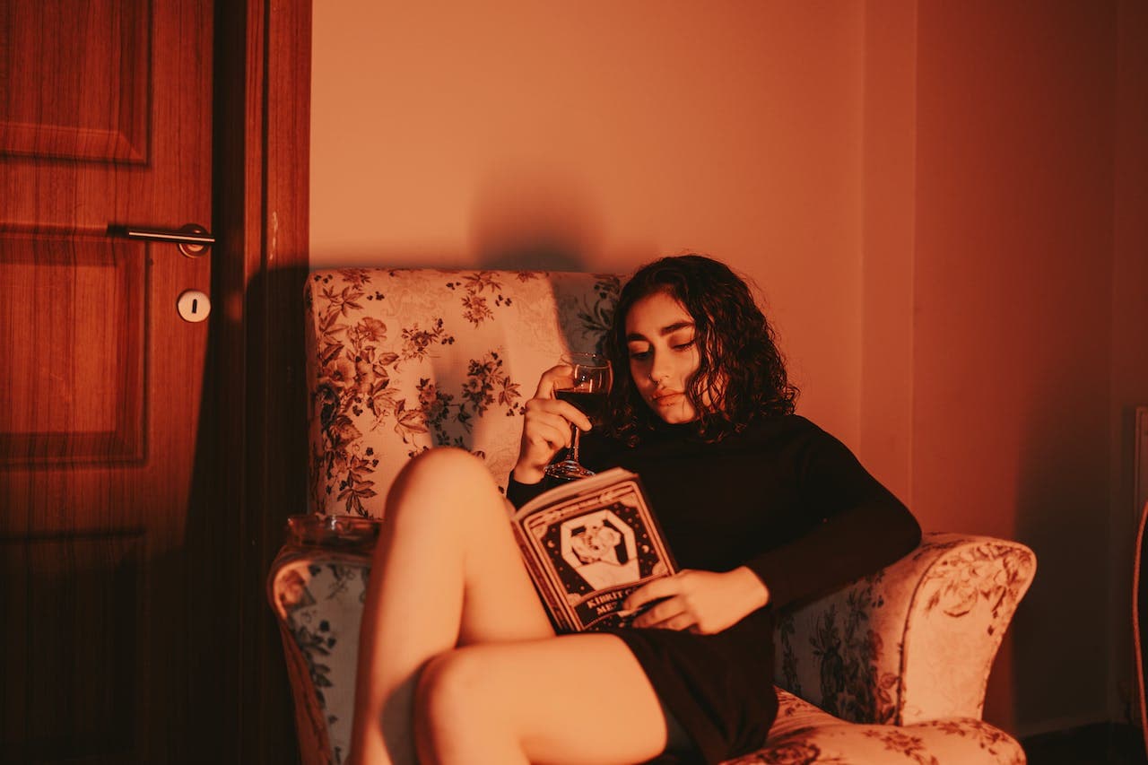 How to write thrilling plot twists - Photo by Wolrider YURTSEVEN for Pexels
