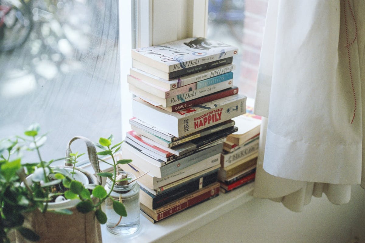 Novlr's favorite books - Photo by Florencia Viadana on Unsplash