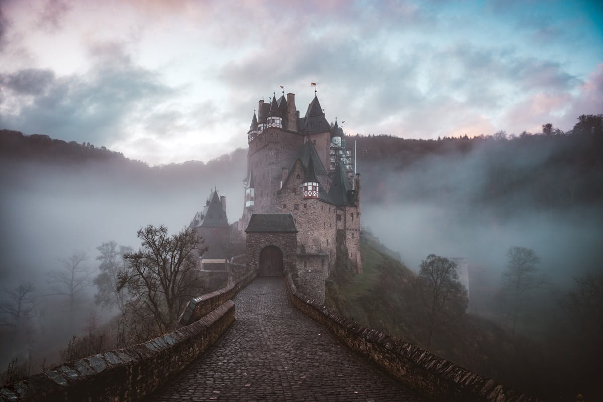 Burg Eltz - Photo by Cederic Vandenberghe on Unsplash